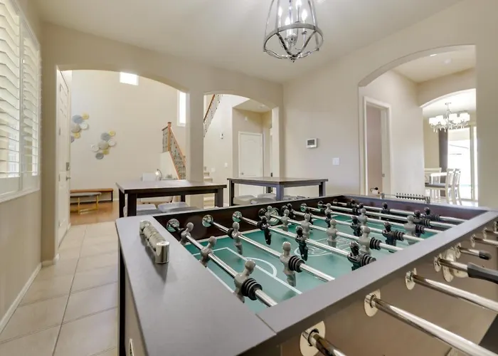 Pool, Fire Pit: Luxe Family In Holiday home Goodyear