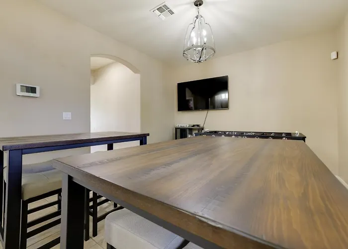 Pool, Fire Pit: Luxe Family In Goodyear