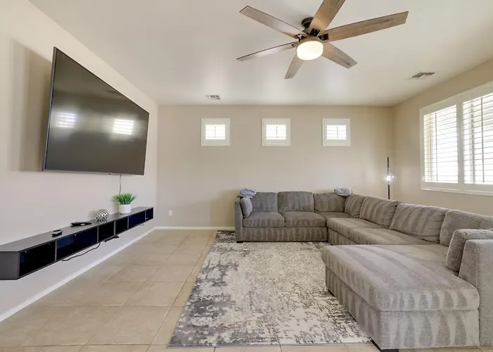 Holiday home Pool, Fire Pit: Luxe Family In Goodyear
