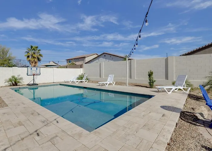 Pool, Fire Pit: Luxe Family In *