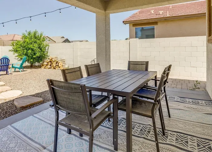 Pool, Fire Pit: Luxe Family In