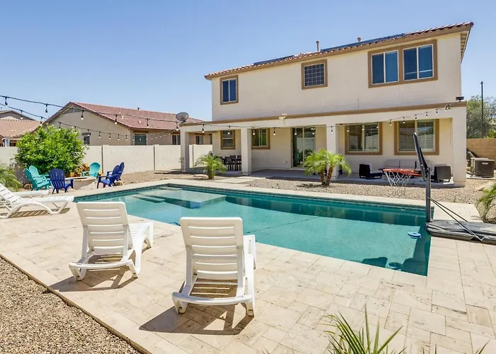 Pool, Fire Pit: Luxe Family In *