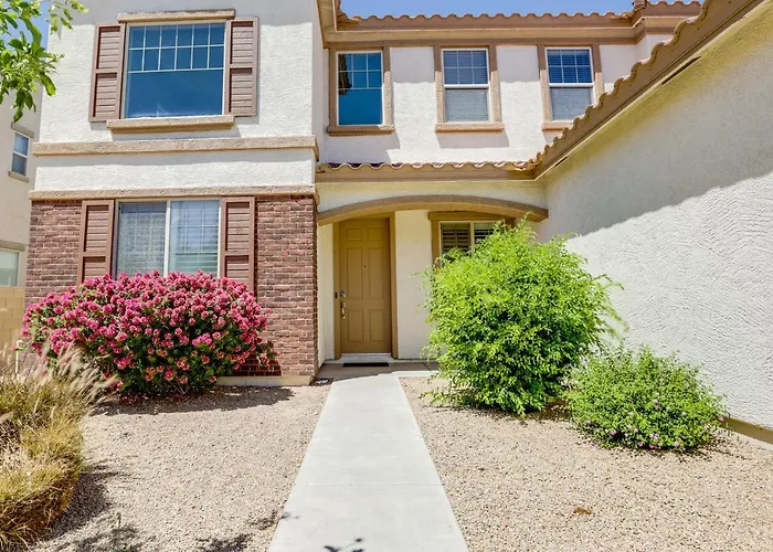 Pool, Fire Pit: Luxe Family In * Goodyear