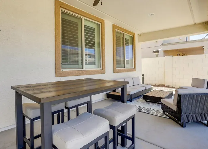 Pool, Fire Pit: Luxe Family In *